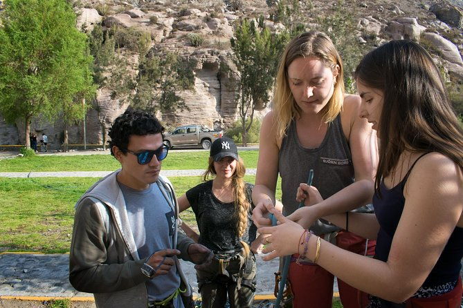 rock-climbing-arequipa-in-valle-de-chilina