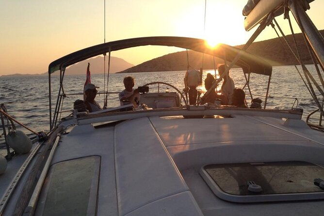 romantic-sunset-sail-cruise