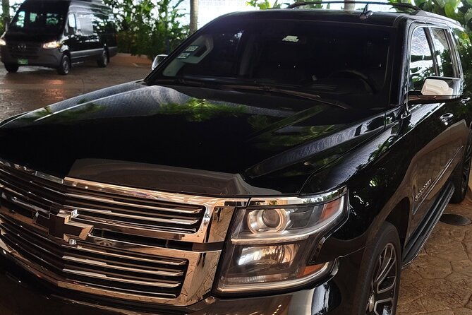 round-trip-airport-private-transfer-nassau-limousine