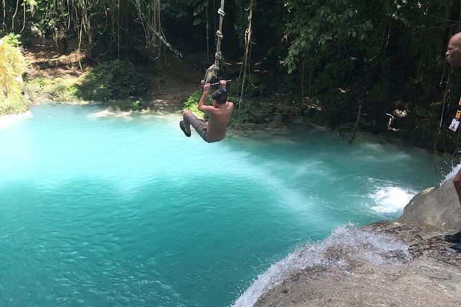 roundtrip-private-shuttle-from-ocho-rios-to-blue-hole-and-back