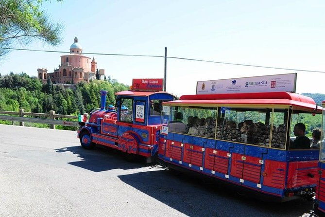 san-luca-experience-tour-skip-the-line-and-food-tasting-3