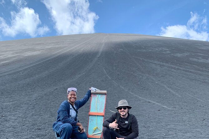 sandboarding-cerro-negro-volcano-leon-nicaragua
