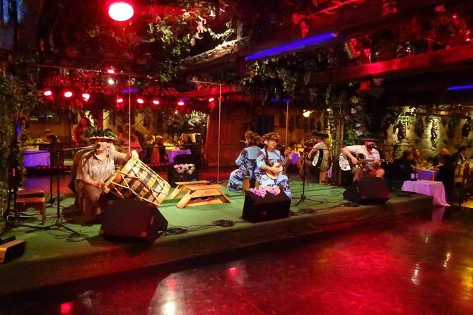 santiago-bali-hai-dinner-show-transport-and-wine-refill