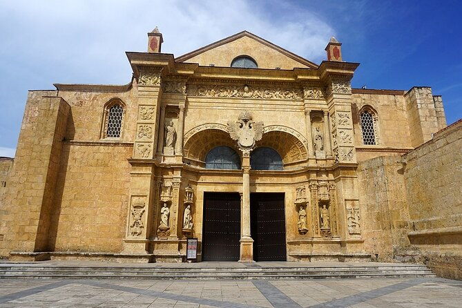 santo-domingo-alto-de-chavon-full-day-small-group-experience