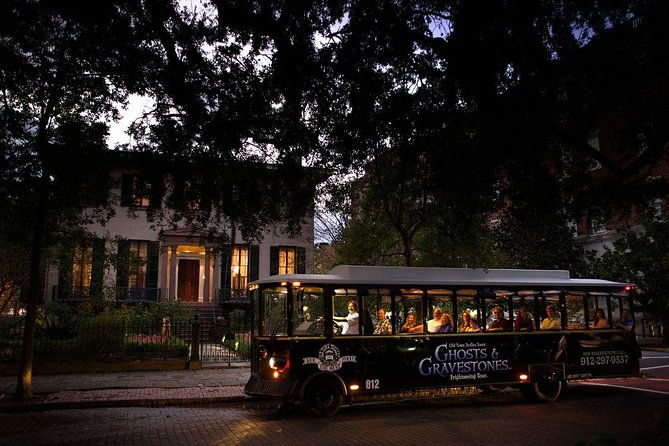 savannah-ghosts-gravestones-trolley-tour