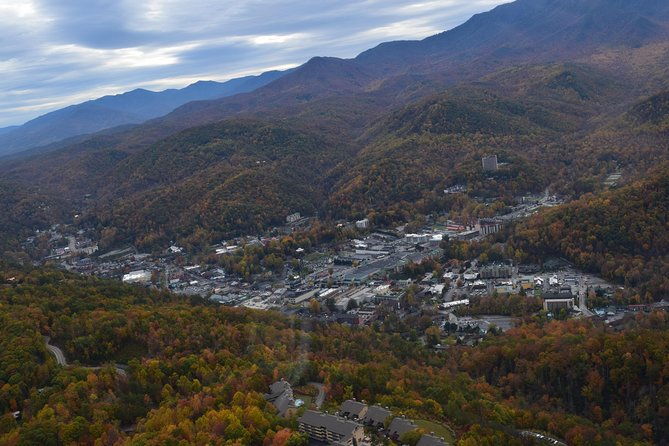 scenic-helicopter-tour-of-wears-valley-tennessee