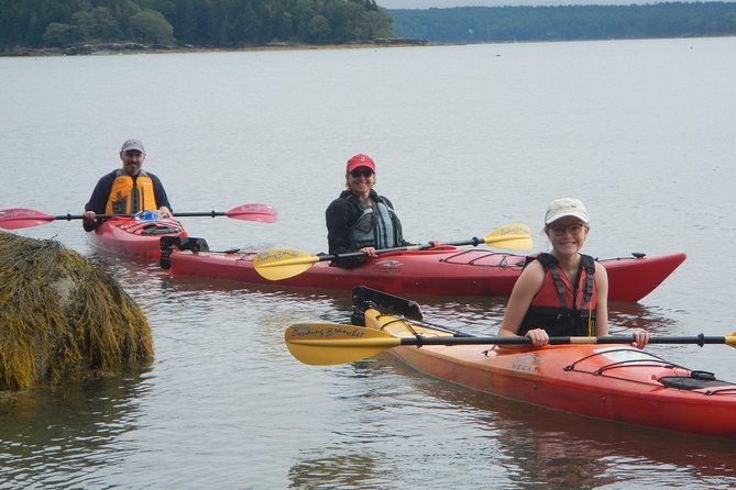 sea-kayak-to-an-island-tour-in-casco-bay
