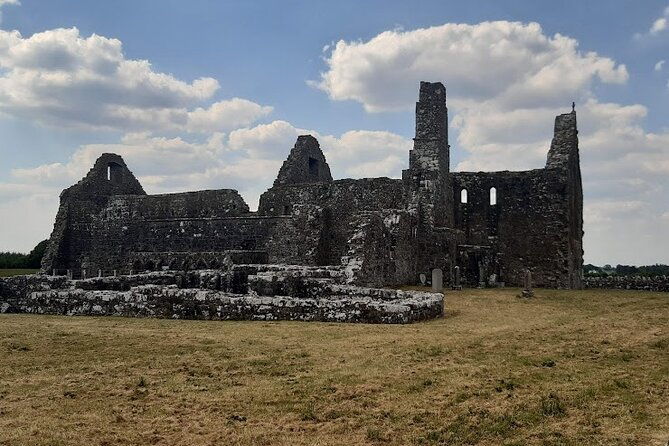 seans-bar-athlone-castle-and-clonmacnoise-monastery