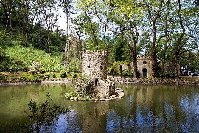self-drive-tour-in-sintra-pena-palace-moorish-castle