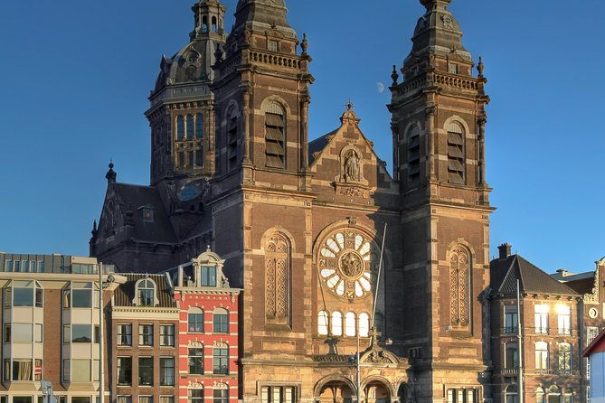 self-guided-audio-tour-of-the-red-light-district