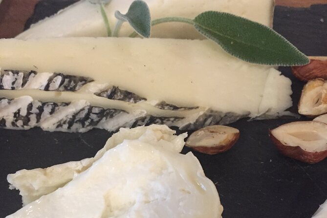 semi-private-tasting-and-cheese-making-class-in-florence-2