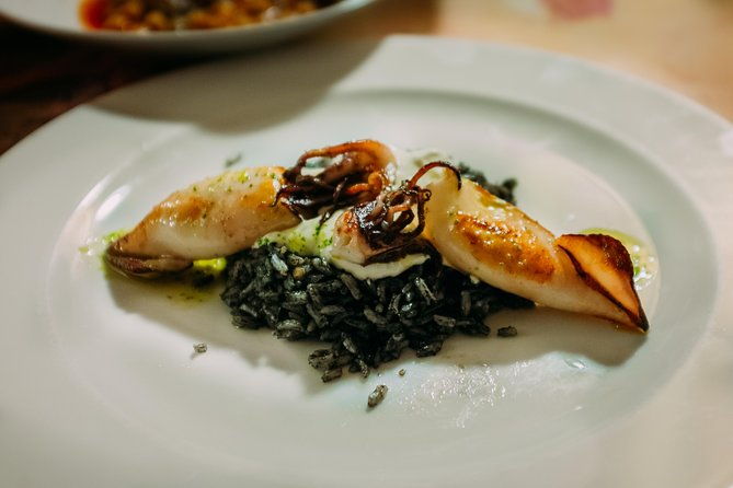 seville-off-the-beaten-path-tapas-and-market-tour