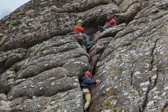 shared-climbing-experience-in-dartmoor