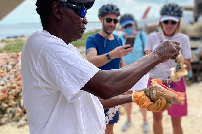 shared-island-bike-tour-in-bailey-town