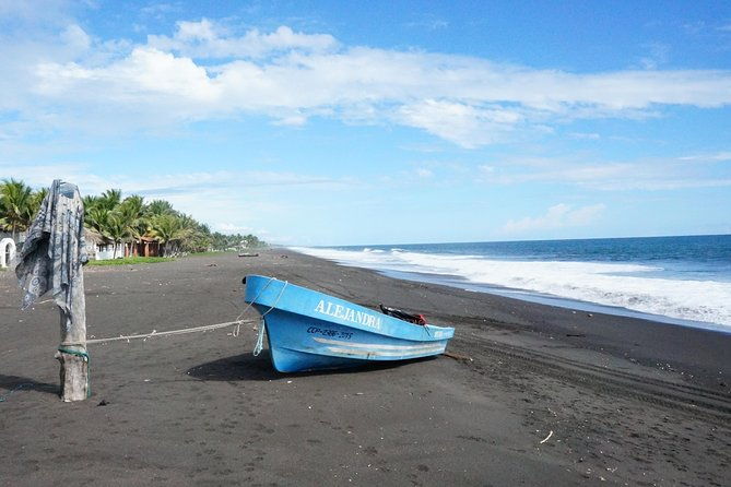 shared-shuttle-between-antigua-and-monterrico