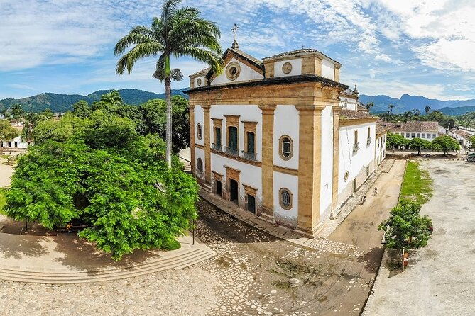 shared-transport-from-paraty-to-ilha-grande