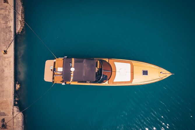shipwreck-and-blue-caves-yacht-tour-2