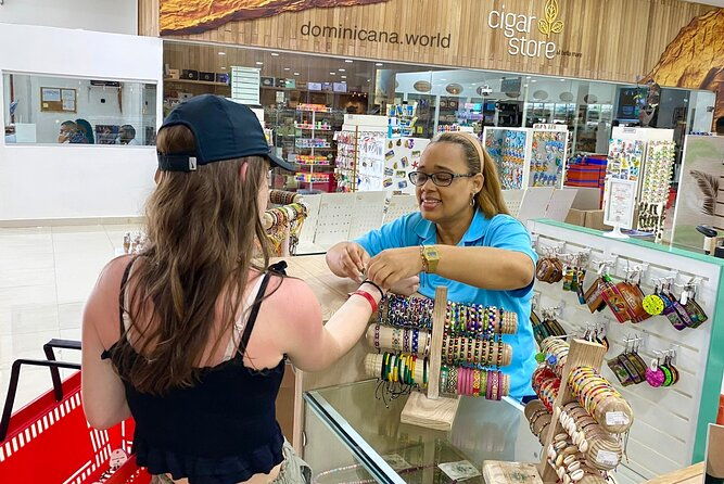 shopping-tour-punta-cana-rum-cigars-coffee-larimar-chocolate-souvenirs-mamajuan