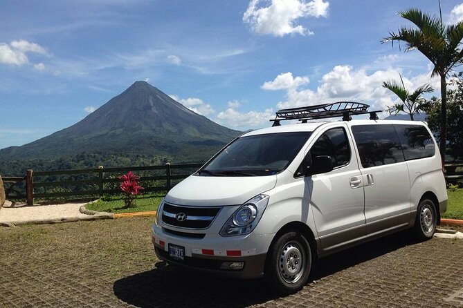 sjo-airport-transfer-for-6-people-to-la-fortunaarenal-volcano