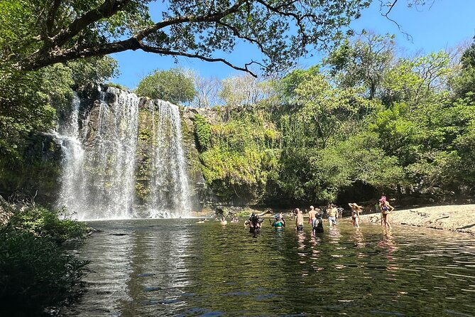 sloths-rainforest-tour-llanos-del-cortez-waterfalls