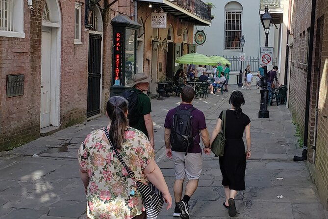 small-group-locals-guide-to-the-french-quarter-tour