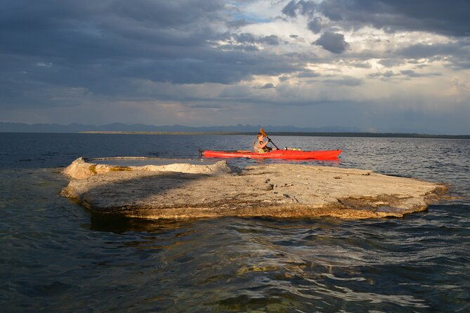small-group-sunset-kayaking-tour-on-lake-yellowstone