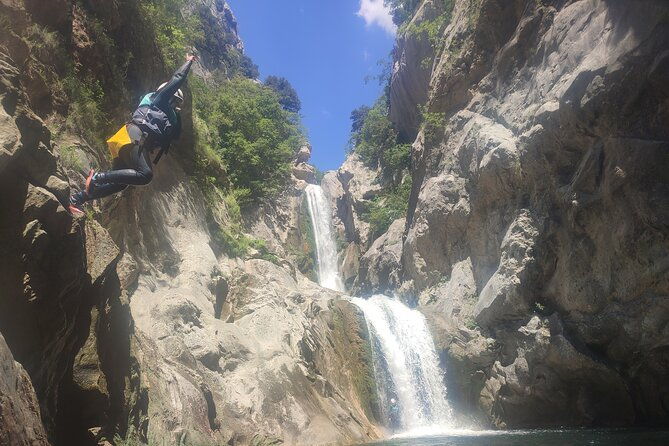 small-group-tour-of-canyoning-in-cetina-river-canyon-4