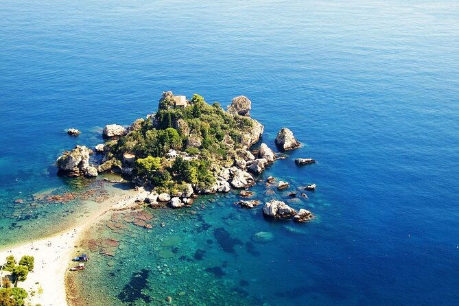 snorkeling-at-isola-bella-marine-park-taormina
