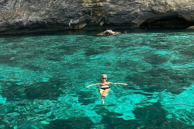 snorkeling-in-blue-lagoon-beaches-and-bays-trip-comino