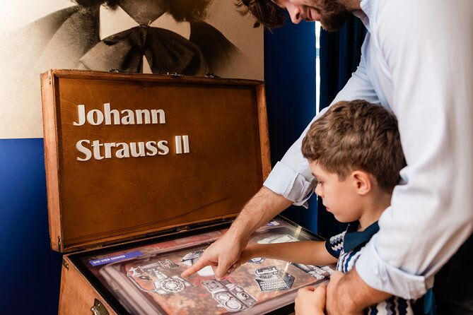 strauss-exhibition-incl-led-concert-show-coffee-strauss-cake