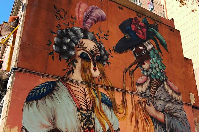 street-art-sculptures-and-murders-walking-tour-in-barcelona