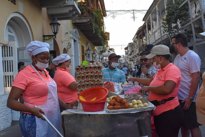 street-food-tour-of-cartagena