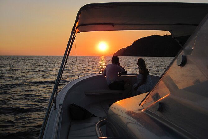 sunset-boat-tour-of-the-amalfi-coast