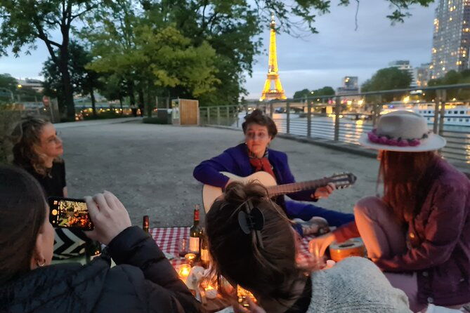 sunset-picnic-with-view-of-eiffel-tower-and-live-music-3