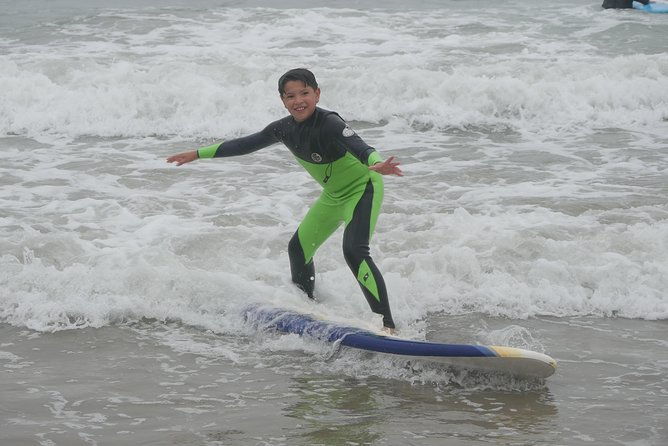 surf-lesson-for-kids