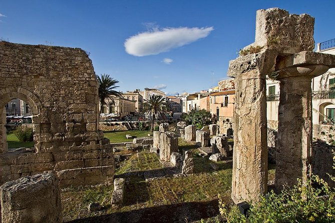 syracuse-private-walking-tour-with-traditional-lunch-and-wine