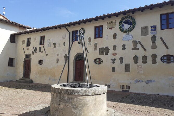 the-foody-village-and-the-ancient-castle