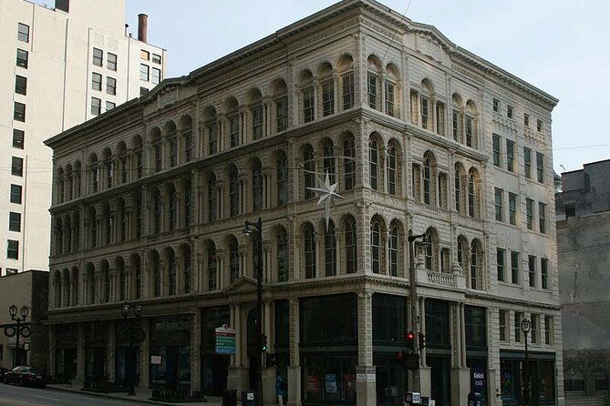 the-grand-walk-a-self-guided-audio-tour-through-milwaukee