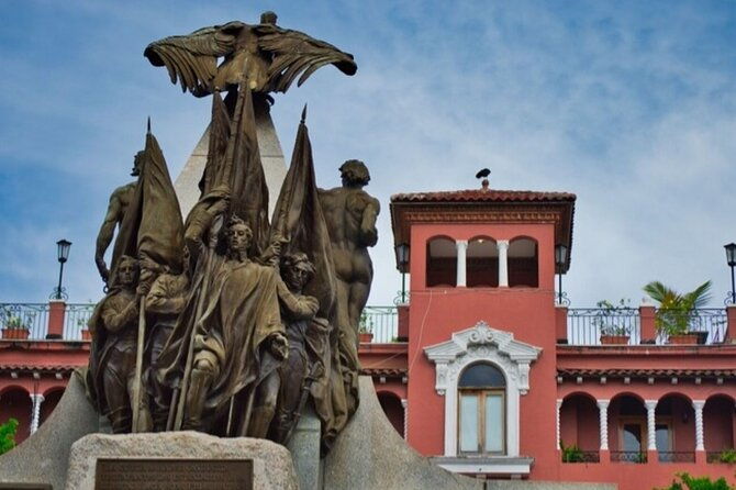 the-pearl-of-the-pacific-the-walled-city-walking-tour