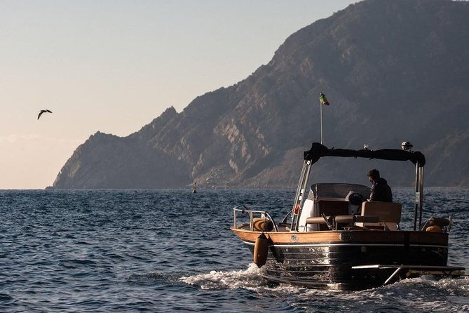 the-perfumes-of-cinque-terre-from-the-open-sea-to-the-local-white-wines
