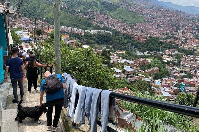 the-real-comuna-13-graffiti-tour-w-local-flavors