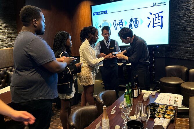 tokyo-akihabara-sake-tasting-with-snacks