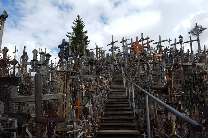 tour-from-riga-to-vilnius-bauska-castle-rundale-palace-and-the-hill-of-crosses