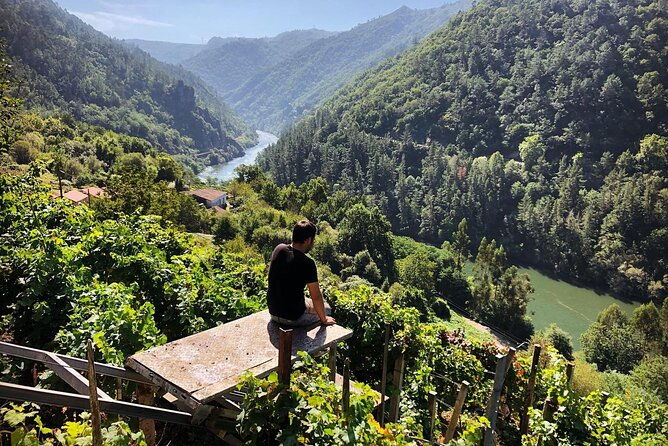 tour-from-santiago-to-ribeira-sacra-with-boat-trip