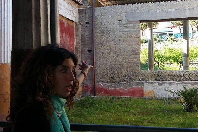 tour-in-the-villa-of-poppea-with-an-archaeologist