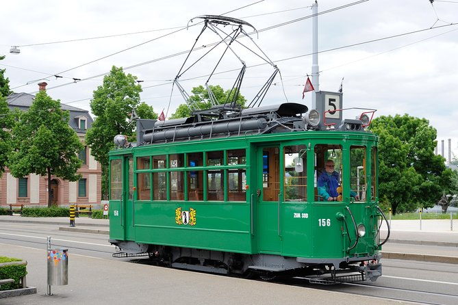 tour-on-the-vintage-tram