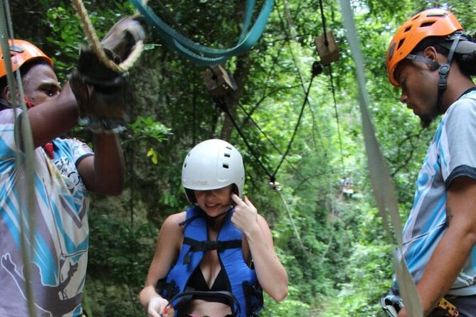 tour-to-7waterfalls-in-damajagua-with-zip-line-and-lunch-included