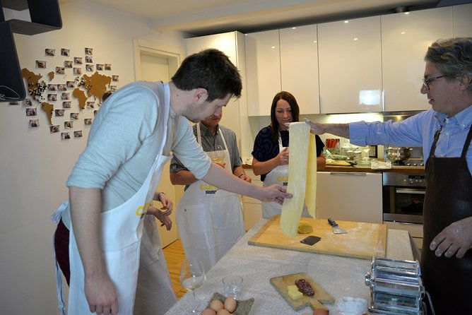 traditional-home-cooking-in-modenatagliatelle-tortelloni-wine-2