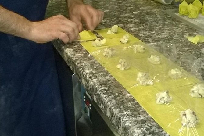 traditional-home-cooking-in-modenatagliatelle-tortelloni-wine-3