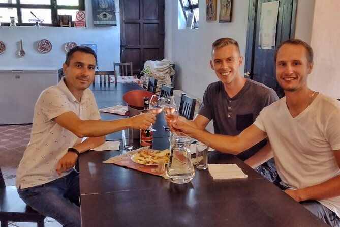 traditional-lunch-and-old-town-private-tour-with-a-local-guide